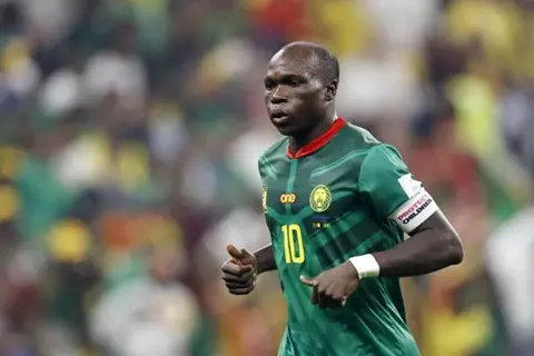 صاحب المركز السابع.. الدوري الأذربيجاني يعيد فينسنت أبو بكر إلى كرة القدم